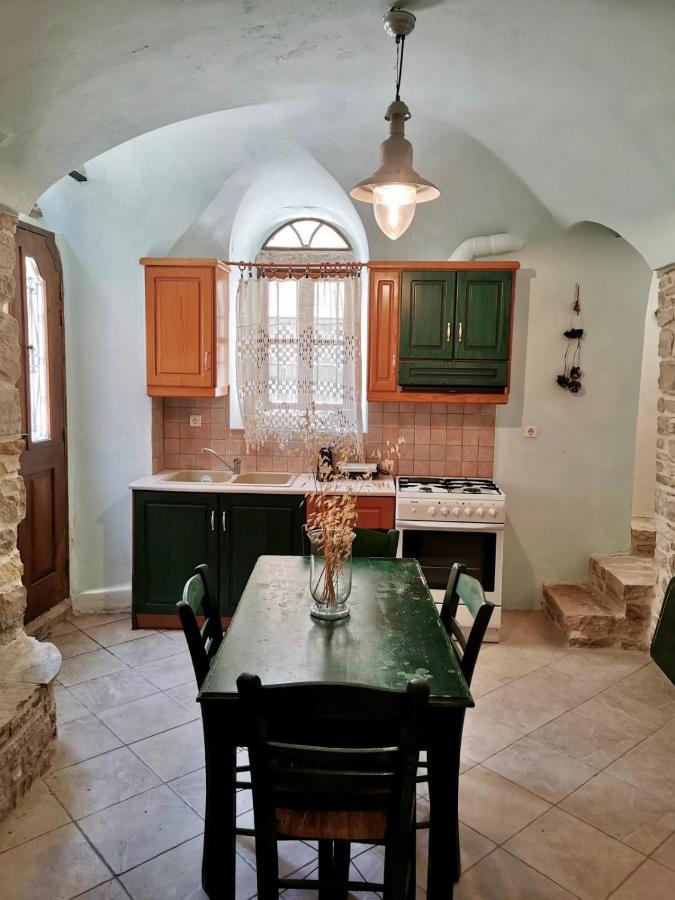 Yi Artistry 1-Bedroom Medieval Holiday House Kalamoti Экстерьер фото
