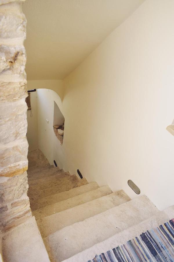 Yi Artistry 1-Bedroom Medieval Holiday House Kalamoti Экстерьер фото
