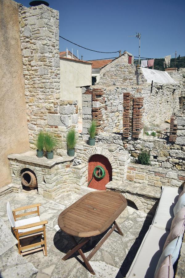 Yi Artistry 1-Bedroom Medieval Holiday House Kalamoti Экстерьер фото