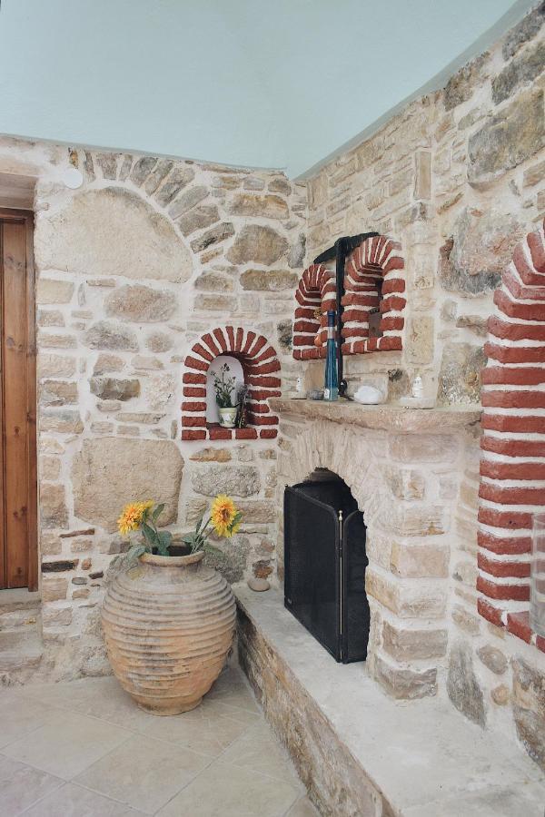Yi Artistry 1-Bedroom Medieval Holiday House Kalamoti Экстерьер фото