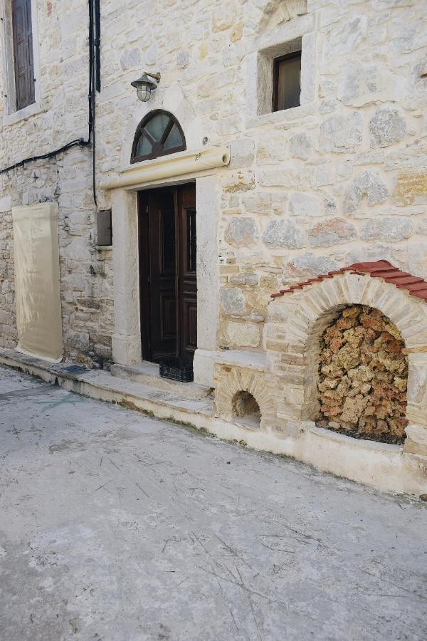Yi Artistry 1-Bedroom Medieval Holiday House Kalamoti Экстерьер фото