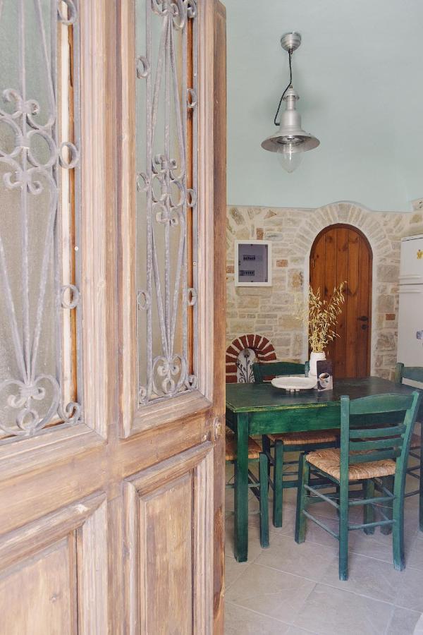 Yi Artistry 1-Bedroom Medieval Holiday House Kalamoti Экстерьер фото