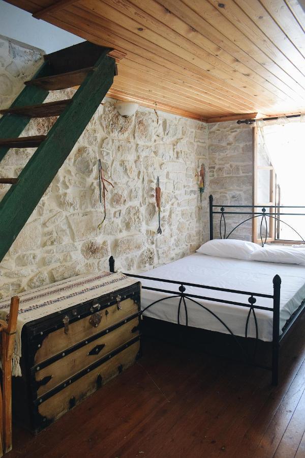 Yi Artistry 1-Bedroom Medieval Holiday House Kalamoti Экстерьер фото