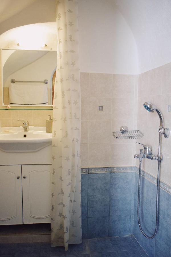 Yi Artistry 1-Bedroom Medieval Holiday House Kalamoti Экстерьер фото