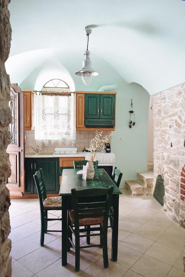 Yi Artistry 1-Bedroom Medieval Holiday House Kalamoti Экстерьер фото