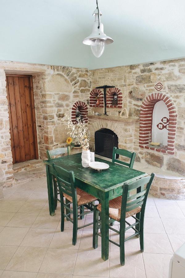 Yi Artistry 1-Bedroom Medieval Holiday House Kalamoti Экстерьер фото