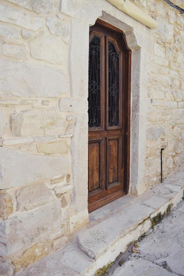 Yi Artistry 1-Bedroom Medieval Holiday House Kalamoti Экстерьер фото
