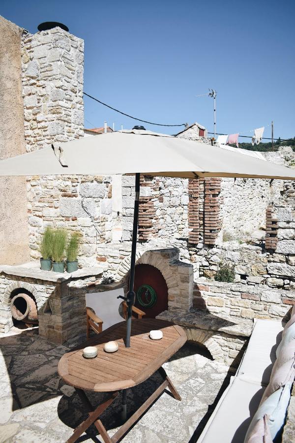 Yi Artistry 1-Bedroom Medieval Holiday House Kalamoti Экстерьер фото