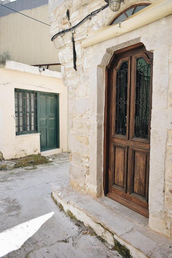 Yi Artistry 1-Bedroom Medieval Holiday House Kalamoti Экстерьер фото
